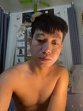 Snapshot of xshyboyx chatting on 10-08-25, 03:53 xshyboyx online show from 10-08-25, 03:53