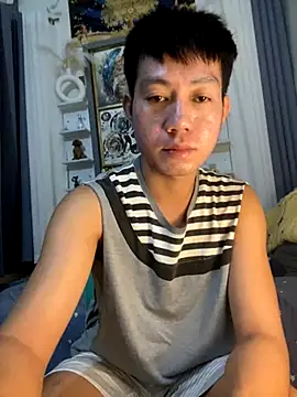 Snapshot of xshyboyx chatting on 10-18-25, 12:28 xshyboyx online show from 10-18-25, 12:28