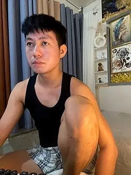 Snapshot of xshyboyx chatting on 10-23-25, 04:01 xshyboyx online show from 10-23-25, 04:01