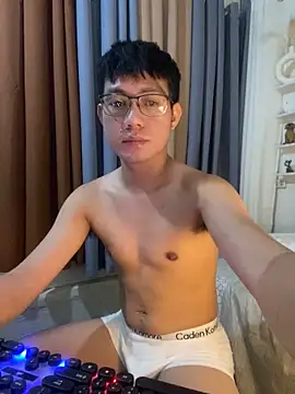 xshyboyx online show from 10-23-25, 04:06