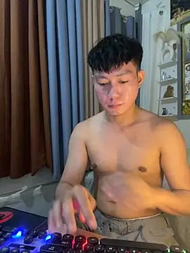 xshyboyx online show from 01-13-26, 02:22