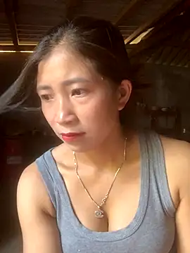 Snapshot of ThiHa003 chatting on 09-12-25, 09:53 ThiHa003 online show from 09-12-25, 09:53