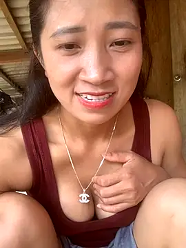 Snapshot of ThiHa003 chatting on 09-19-25, 09:00 ThiHa003 online show from 09-19-25, 09:00
