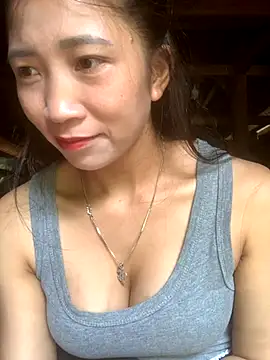 Snapshot of ThiHa003 chatting on 10-07-25, 04:42 ThiHa003 online show from 10-07-25, 04:42