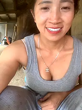 Snapshot of ThiHa003 chatting on 10-18-25, 06:26 ThiHa003 online show from 10-18-25, 06:26