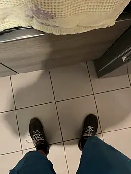 Snapshot of Lopochow chatting on 10-08-25, 10:13 Lopochow online show from 10-08-25, 10:13