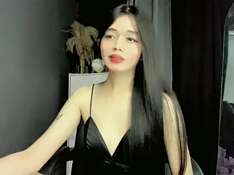 Snapshot of LexiLove chatting on 10-19-25, 11:00 LexiLove online show from 10-19-25, 11:00