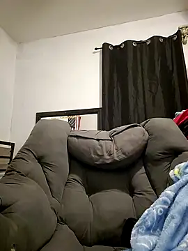 Snapshot of Cnutt310 chatting on 11-25-25, 11:43 Cnutt310 online show from 11-25-25, 11:43