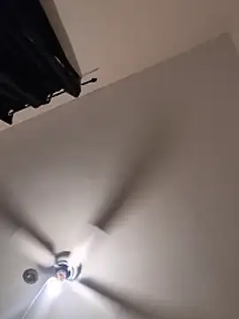 Snapshot of Cnutt310 chatting on 12-22-25, 06:21 Cnutt310 online show from 12-22-25, 06:21