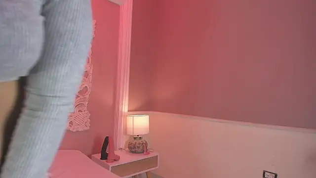 Snapshot of VictoriaPowell chatting on 09-13-25, 03:45 VictoriaPowell online show from 09-13-25, 03:45