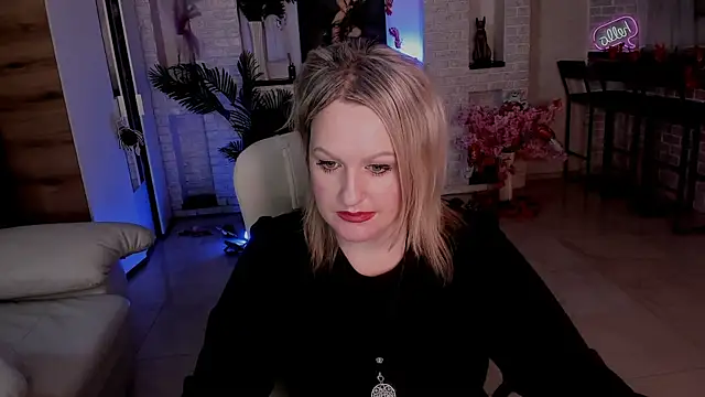 Snapshot of MariemLui chatting on 11-03-25, 01:45 MariemLui online show from 11-03-25, 01:45