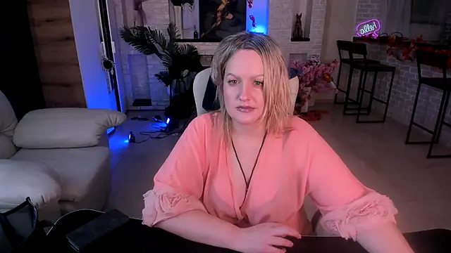 Snapshot of MariemLui chatting on 11-05-25, 03:12 MariemLui online show from 11-05-25, 03:12