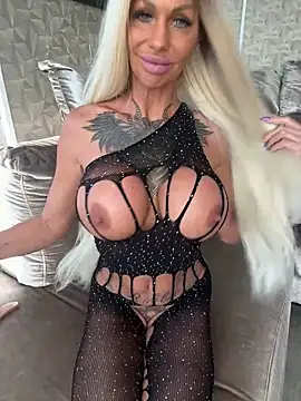 Snapshot of dutchbarbie chatting on 05-10-26, 05:29 dutchbarbie online show from 05-10-26, 05:29