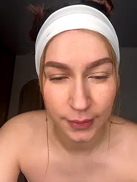 Snapshot of Agata_Holman chatting on 11-19-25, 10:21 Agata Holman online show from 11-19-25, 10:21