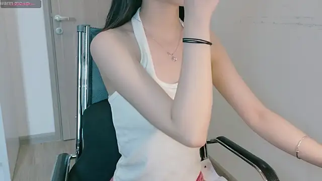 Snapshot of Ryeon_99 chatting on 05-15-26, 02:51 Ryeon 99 online show from 05-15-26, 02:51