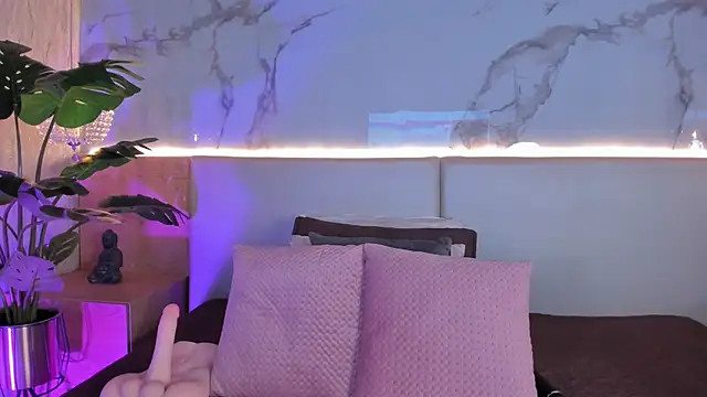 ValSmith  online show from 10-31-25, 03:40