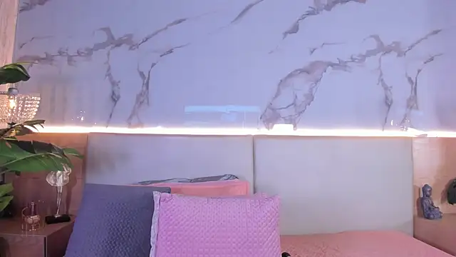 ValSmith  online show from 04-22-26, 04:04