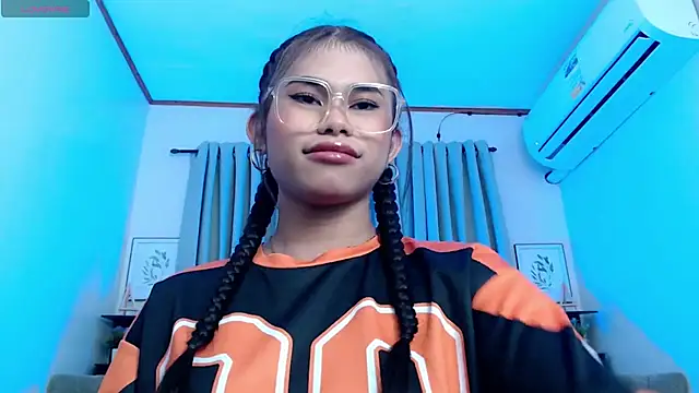 PrettyBlythes TS online show from 11-17-25, 08:53