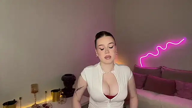 Snapshot of mistress_of_hearts chatting on 06-16-26, 12:41 mistress of hearts online show from 06-16-26, 12:41