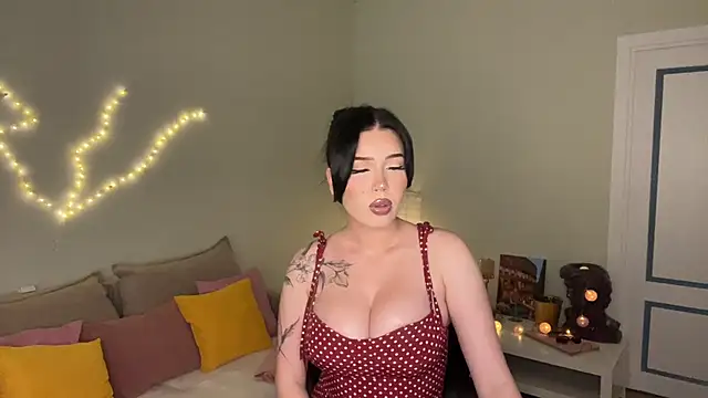 Snapshot of mistress_of_hearts chatting on 07-20-26, 01:13 mistress of hearts online show from 07-20-26, 01:13