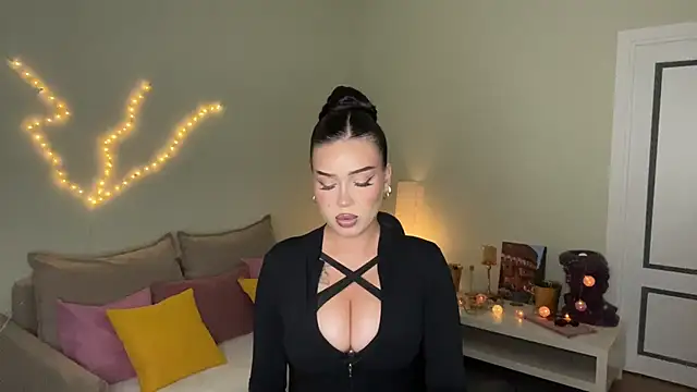 Snapshot of mistress_of_hearts chatting on 07-21-26, 02:30 mistress of hearts online show from 07-21-26, 02:30