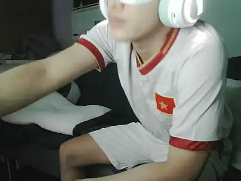 Snapshot of boyhigh1997 chatting on 05-08-26, 02:17 boyhigh1997 online show from 05-08-26, 02:17