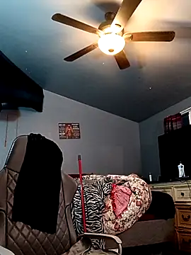 Snapshot of EbonyKing69 chatting on 12-05-25, 01:14 EbonyKing69 online show from 12-05-25, 01:14