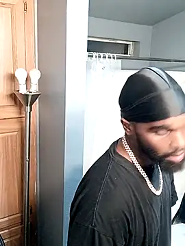 Snapshot of EbonyKing69 chatting on 12-19-25, 10:33 EbonyKing69 online show from 12-19-25, 10:33