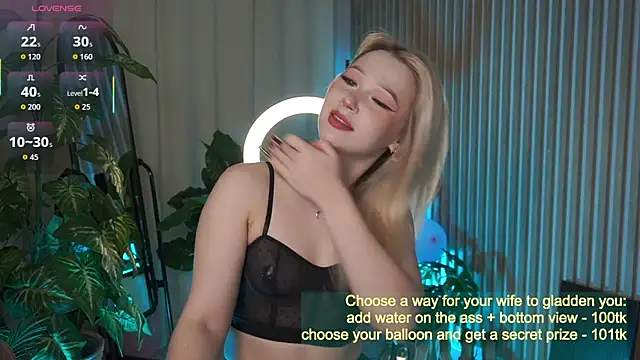 LauraWifeness online show from 09-27-25, 05:45