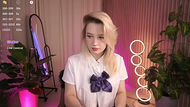 LauraWifeness online show from 12-15-25, 06:28