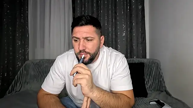 Gold Alpha Boy online show from 11-08-25, 04:40