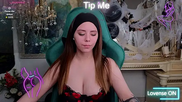 Snapshot of IvoryWood_ chatting on 10-11-25, 10:03 IvoryWood online show from 10-11-25, 10:03