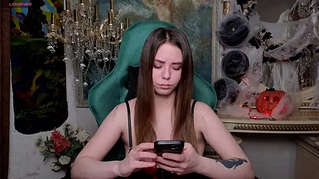 Snapshot of IvoryWood_ chatting on 10-24-25, 11:28 IvoryWood online show from 10-24-25, 11:28