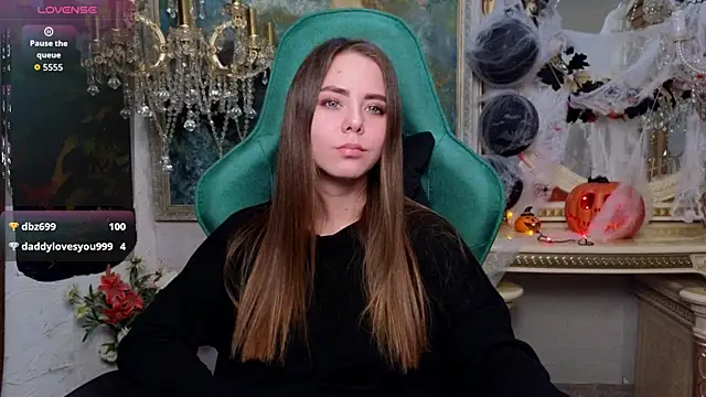 Snapshot of IvoryWood_ chatting on 10-31-25, 10:27 IvoryWood online show from 10-31-25, 10:27