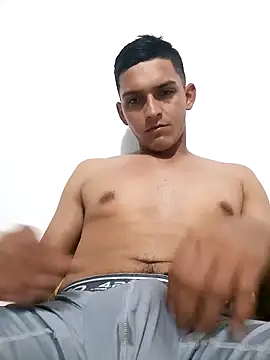 Snapshot of pelolu95 chatting on 12-22-25, 02:41 pelolu95 online show from 12-22-25, 02:41