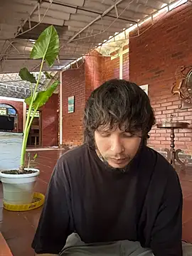 Snapshot of Luxx_14 chatting on 09-19-25, 06:30 Luxx 14 online show from 09-19-25, 06:30