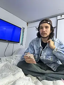 Snapshot of Luxx_14 chatting on 10-31-25, 04:57 Luxx 14 online show from 10-31-25, 04:57