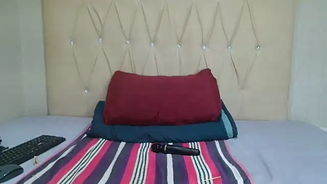 Snapshot of Sexybella-97 chatting on 11-06-25, 05:14 Sexybella-97 online show from 11-06-25, 05:14