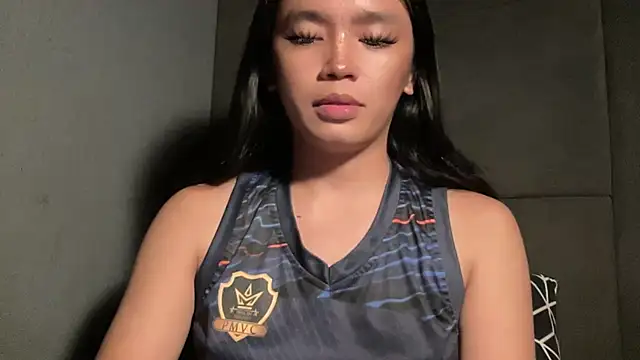 Claudia Johnson online show from 10-27-25, 04:44