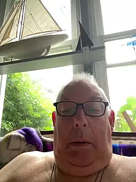CharlieWeaver22 online show from 06-28-26, 10:43