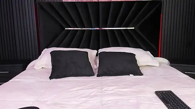 Snapshot of Bigsexxyass chatting on 10-21-25, 07:20 Bigsexxyass online show from 10-21-25, 07:20