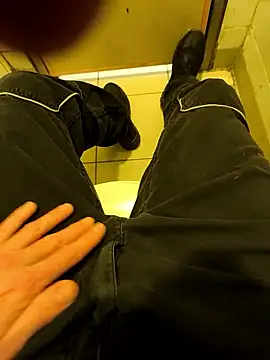 Snapshot of fergi1999 chatting on 01-13-26, 05:07 fergi1999 online show from 01-13-26, 05:07