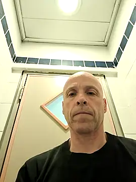 Snapshot of fergi1999 chatting on 02-12-26, 04:29 fergi1999 online show from 02-12-26, 04:29