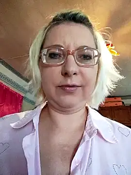 Snapshot of VikaKing chatting on 05-28-26, 04:54 VikaKing online show from 05-28-26, 04:54