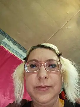 Snapshot of VikaKing chatting on 06-04-26, 11:49 VikaKing online show from 06-04-26, 11:49