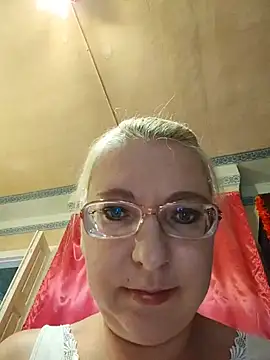 Snapshot of VikaKing chatting on 07-11-26, 06:05 VikaKing online show from 07-11-26, 06:05