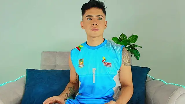 CamiiGuzmanX online show from 10-06-25, 09:12