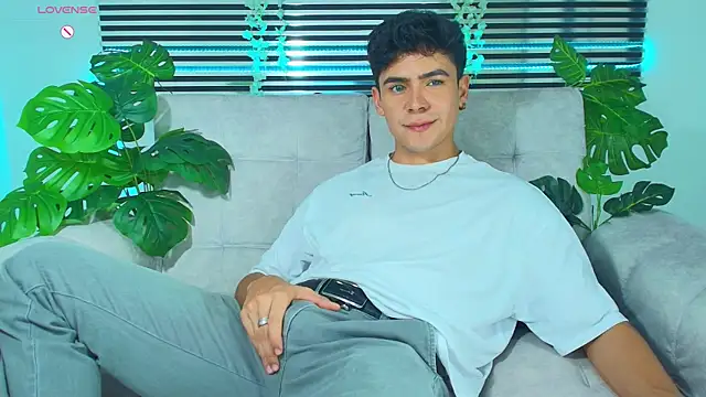 CamiiGuzmanX online show from 04-08-26, 11:48