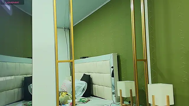 Snapshot of gisell_gomez chatting on 09-14-25, 12:15 gisell gomez online show from 09-14-25, 12:15