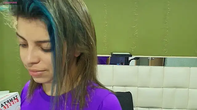 Snapshot of gisell_gomez chatting on 10-25-25, 11:40 gisell gomez online show from 10-25-25, 11:40